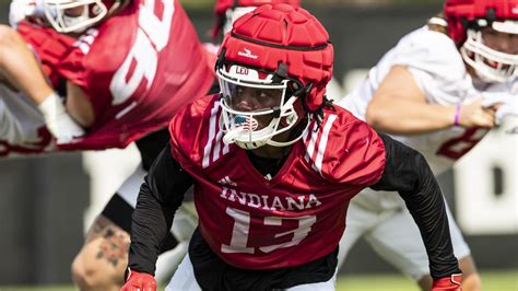 Charlotte 49ers football linebacker Stone Handy thriving.
